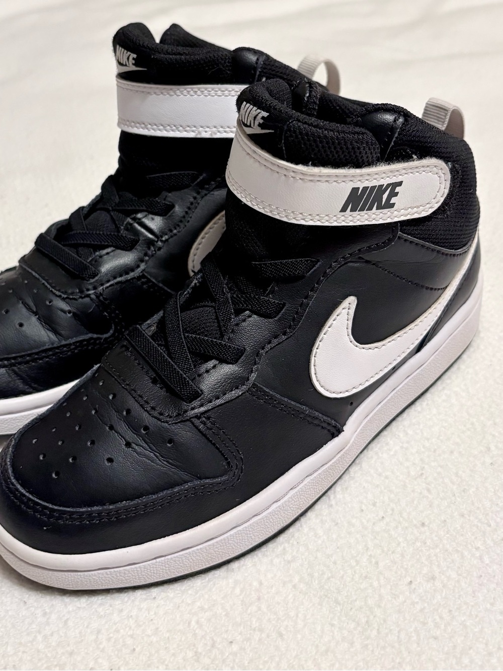 Nike Kids Court Borough Mid 2 Hi-Top Sneaker Black/White - Picture 2 of 4
